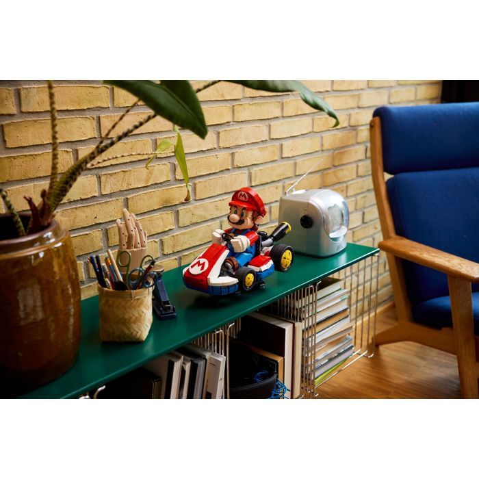 Конструктор LEGO Super Mario Mario Kart: Mario и Standard Kart (72037) изображение 11