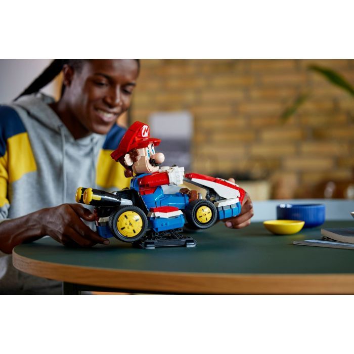 Конструктор LEGO Super Mario Mario Kart: Mario и Standard Kart (72037) изображение 9