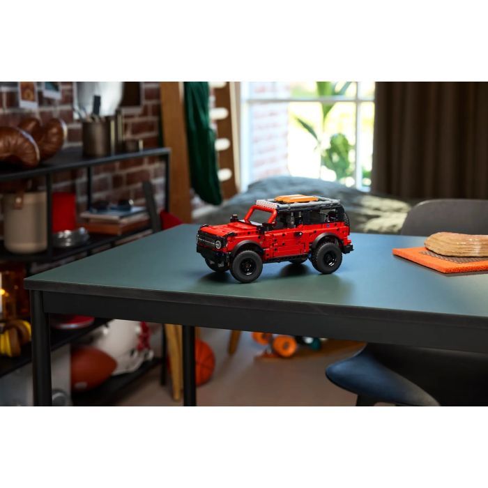 Конструктор LEGO Technic Позашляховик Ford Bronco (42213) зображення 12