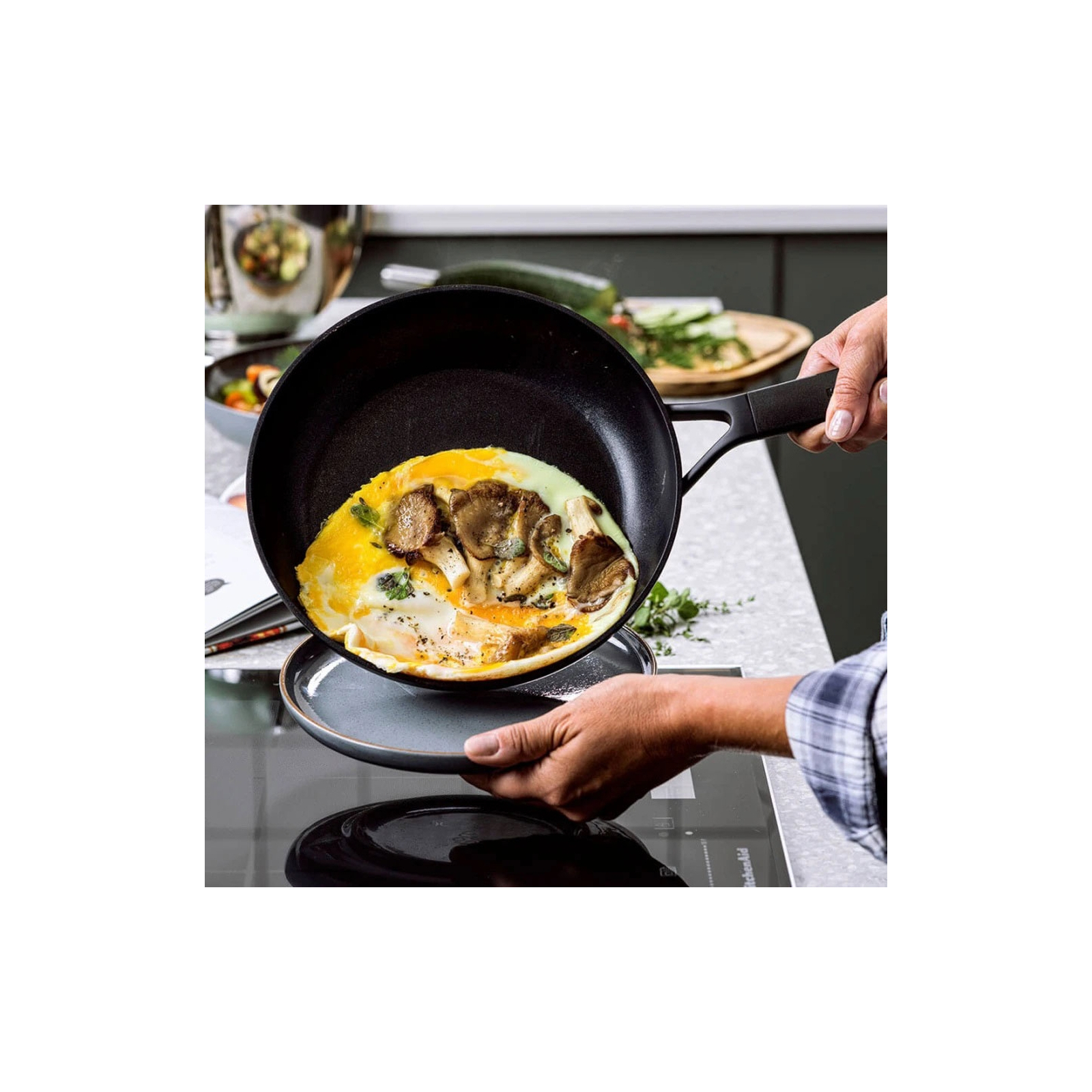 Сковорода KitchenAid CFA 30 см з керамічним покриттям (CC005682-001) изображение 4