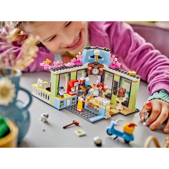 Конструктор LEGO Friends Кофейня Хартлейк-Сити (42618) изображение 10