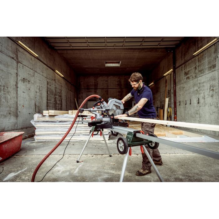 Торцювальна пила Metabo KGS 305M з протяжкою, 1600Вт, 305мм, 18.6кг (613305000) зображення 2