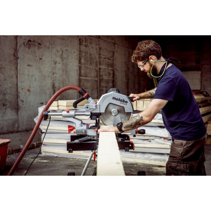 Торцювальна пила Metabo KGS 305M з протяжкою, 1600Вт, 305мм, 18.6кг (613305000) зображення 3