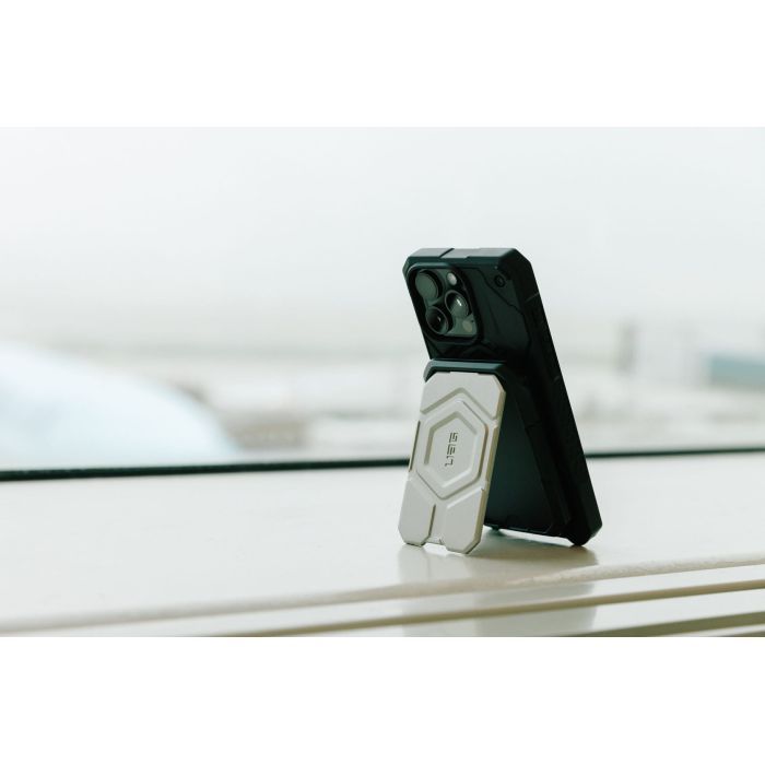 Чехол для мобильного телефона UAG Magnetic Wallet with Stand Black (964442114040) изображение 2