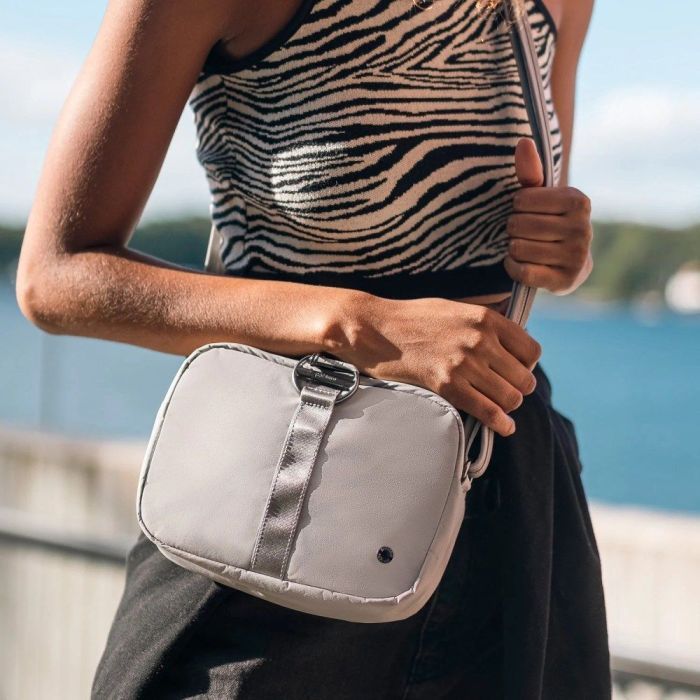 Сумка Pacsafe Citysafe CX square Crossbody Розовая (20436340) изображение 8