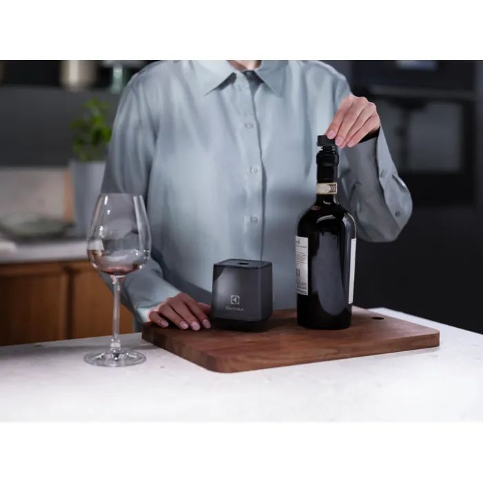 Вакууматор Electrolux EVWC1 зображення 6