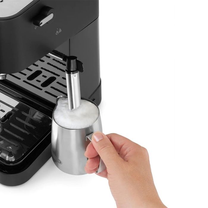 Рожковая кофеварка эспрессо DeLonghi EC260BK изображение 3