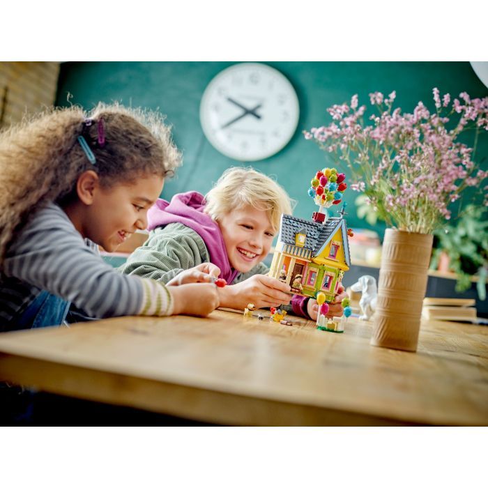 Конструктор LEGO Disney Classic Дом Вперед и вверх 382 детали (43217) изображение 8