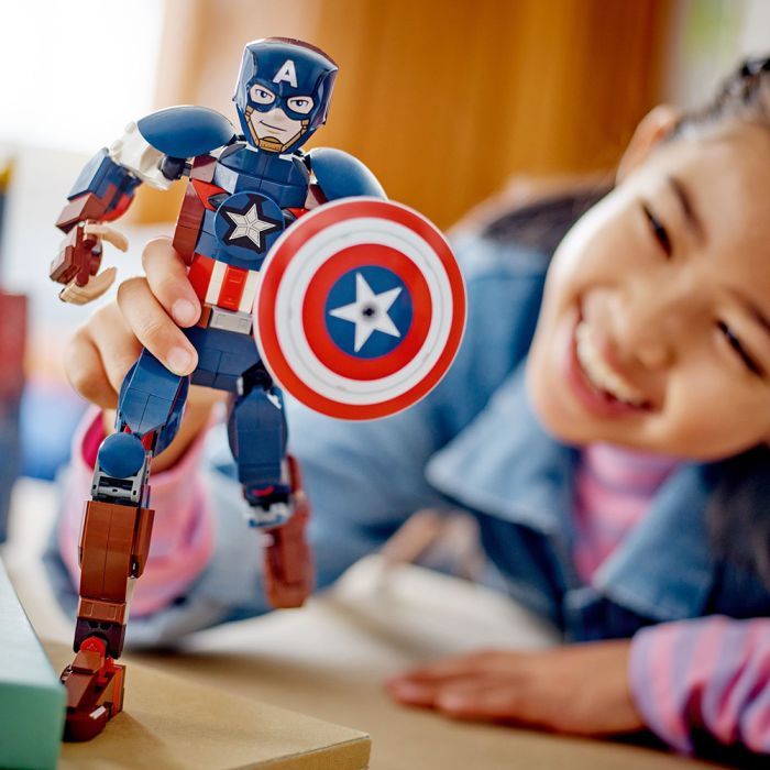 Конструктор LEGO Marvel Фигурка Капитана Америка для сборки 310 деталей (76258) изображение 6