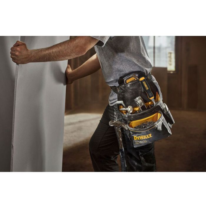 Сумка для инструмента DeWALT PRO с поясом и скобой для молотка, 12 карманов (DWST40101-1) изображение 2