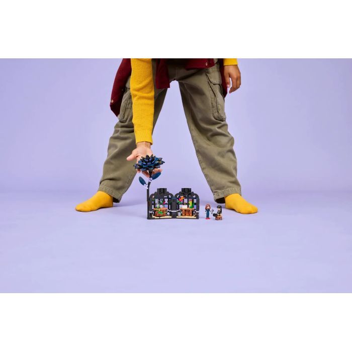 Конструктор LEGO Wednesday Цветок черной георгины (76784) изображение 9