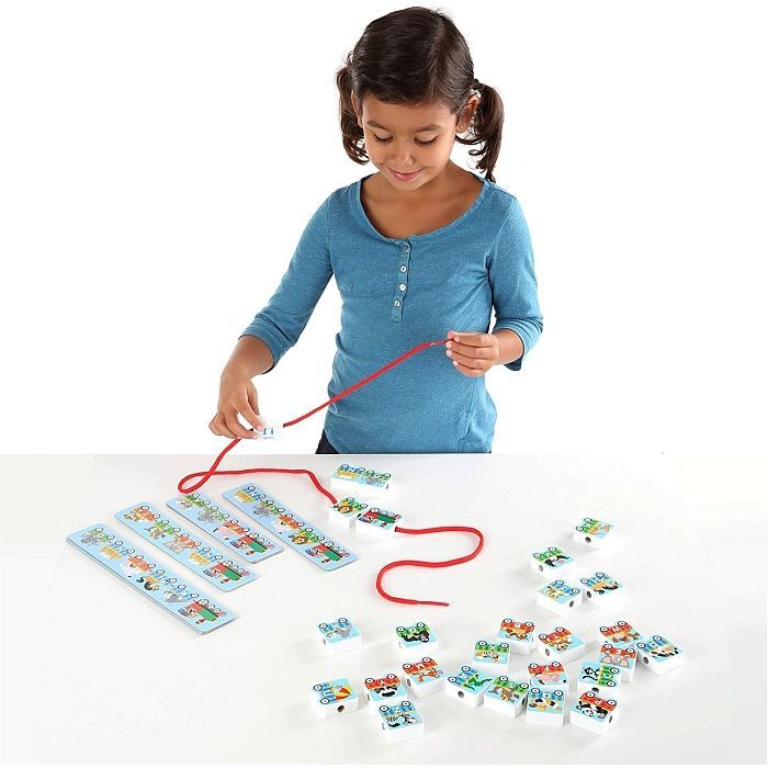 Развивающая игрушка Melissa&Doug деревянная шнуровка-паровозик "Алфавит" (MD9497) изображение 2