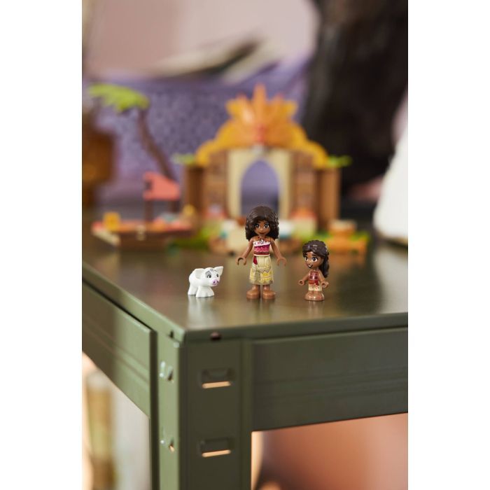 Конструктор LEGO Disney Princess Сельский дом и лодка (43282) изображение 11