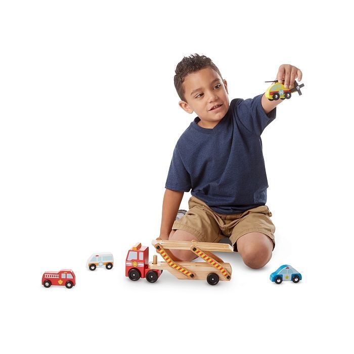 Игровой набор Melissa&Doug Деревянный аварийный перевозчик-трейлер (MD14610) изображение 4