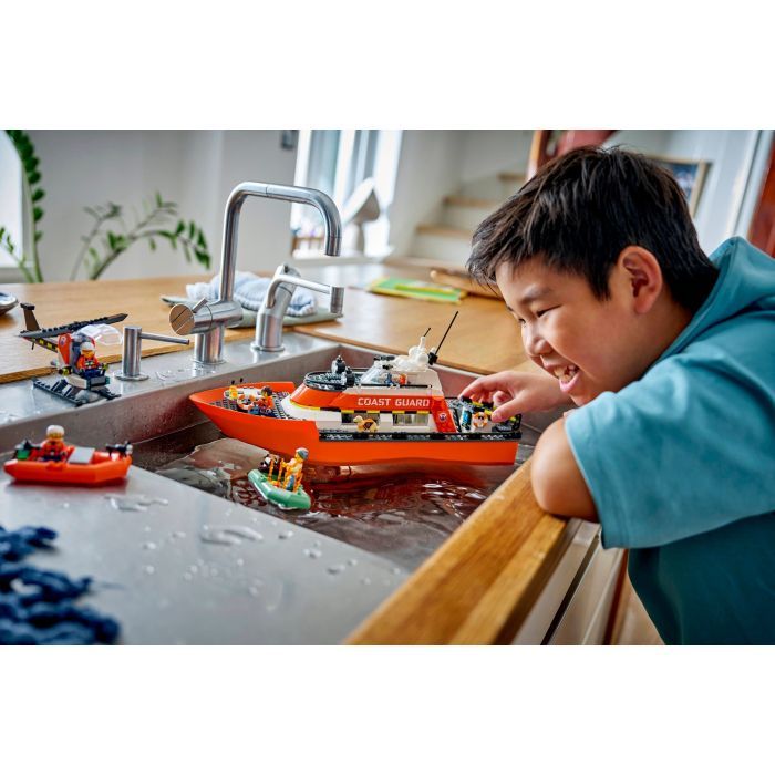 Конструктор LEGO City Спасательный катер и вертолет береговой охраны (60504) изображение 9