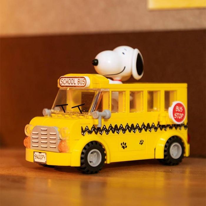 Конструктор Pantasy Snoopy - Школьный автобус (86906) изображение 2