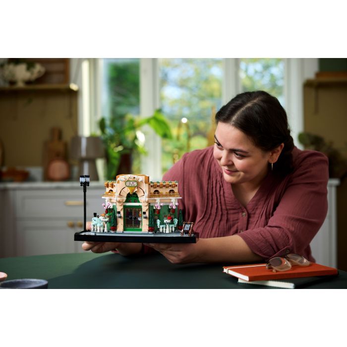 Конструктор LEGO Icons Французская кофейня (10362) изображение 8