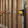 Лазерный нивелир DeWALT линейный, 3 батареи тип АА, красный луч, 0.75 кг, кейс (DW088K) изображение 4