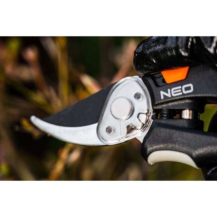 Секатор Neo Tools площинний, d різу 18мм, 200мм, 206г (15-204) зображення 3