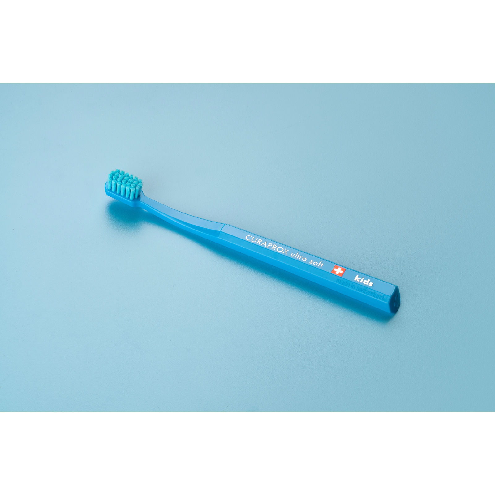 Дитяча зубна щітка Curaprox CS Kids ультрам'яка d 0.09 мм (4-12 років) Синій (CS Kids-01) зображення 2