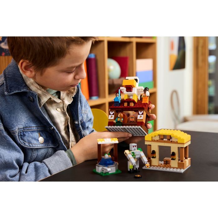 Конструктор LEGO Minecraft Нападение на деревню с воздушным шаром Гаст (21273) изображение 11
