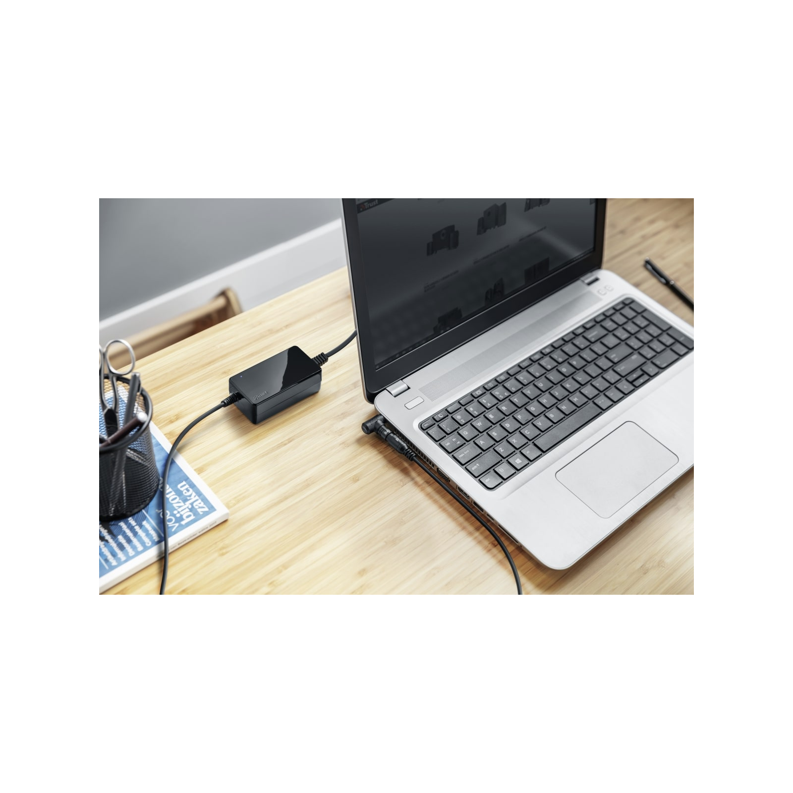 Блок питания к ноутбуку Trust Primo 45W Universal Laptop Charger (21904) изображение 6