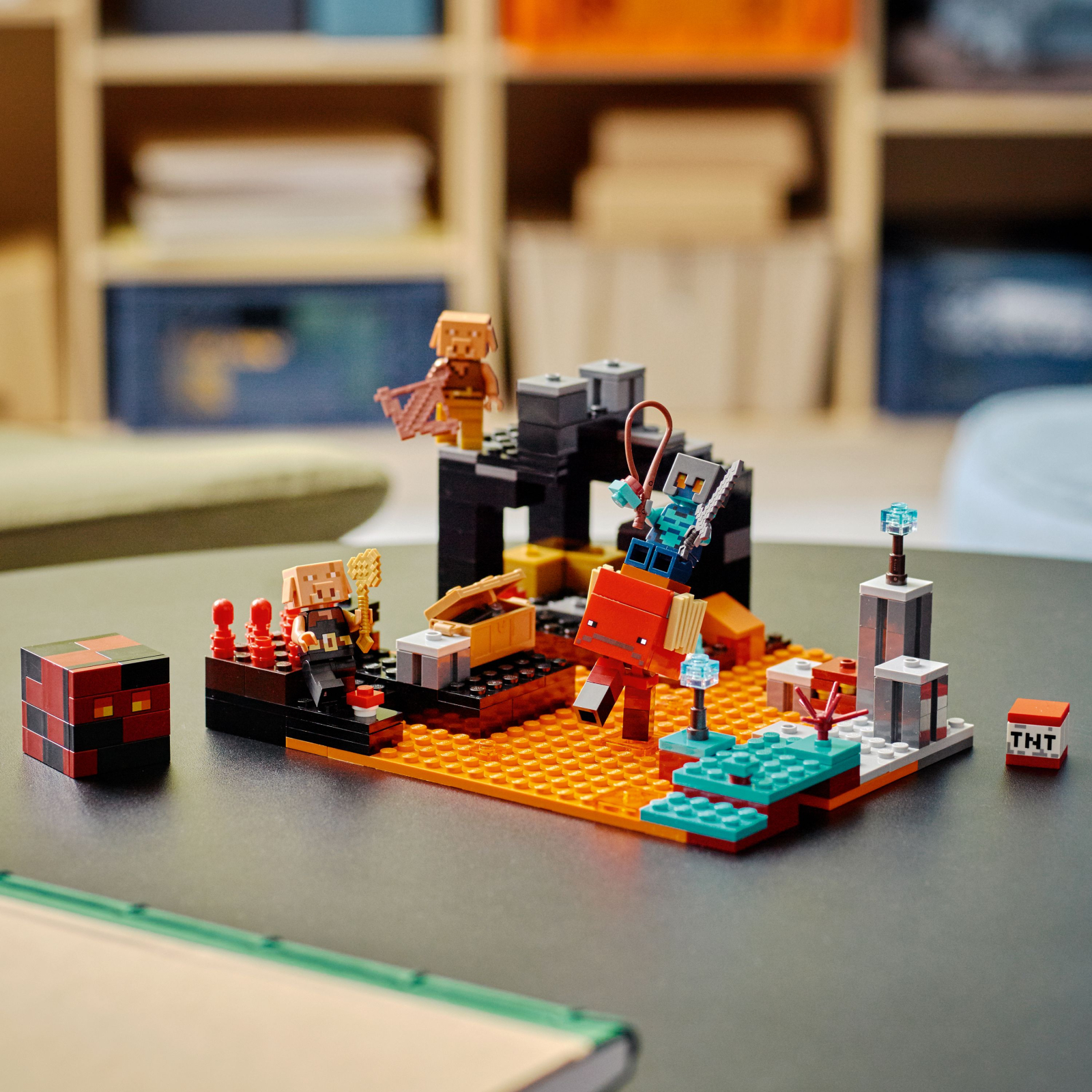 Конструктор LEGO Minecraft Бастион Нижнего мира (21185) изображение 4