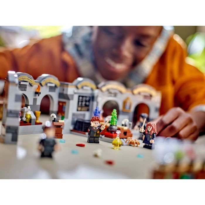 Конструктор LEGO Harry Potter Замок Хогвартс: Урок зельеварения (76431) изображение 9