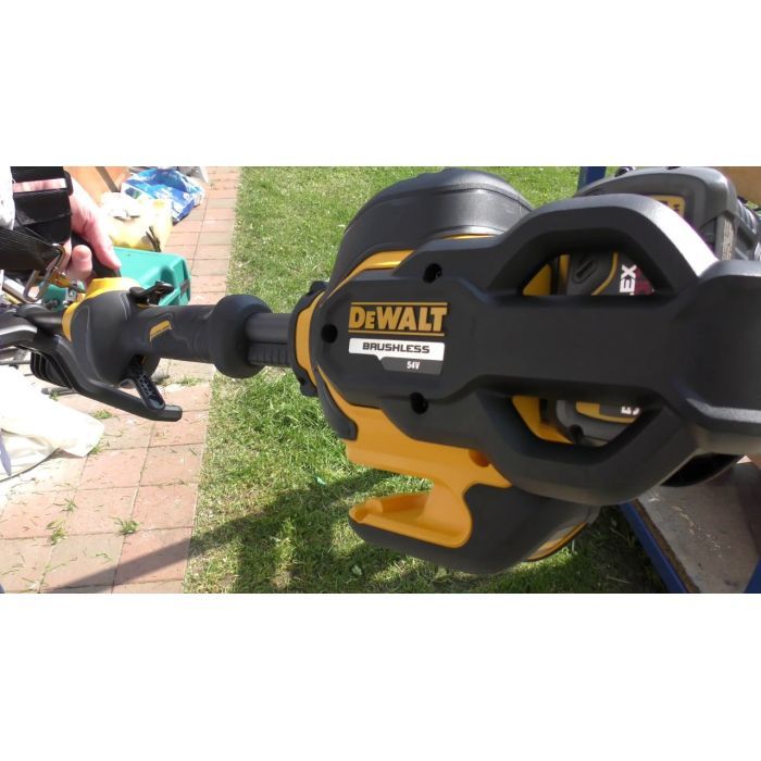 Триммер садовый DeWALT 54 В, 3Ah, леска 2 мм, 38 см, нож (DCM571X1) изображение 6