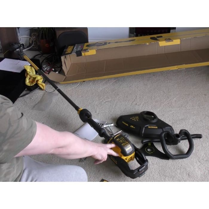 Триммер садовый DeWALT 54 В, 3Ah, леска 2 мм, 38 см, нож (DCM571X1) изображение 7