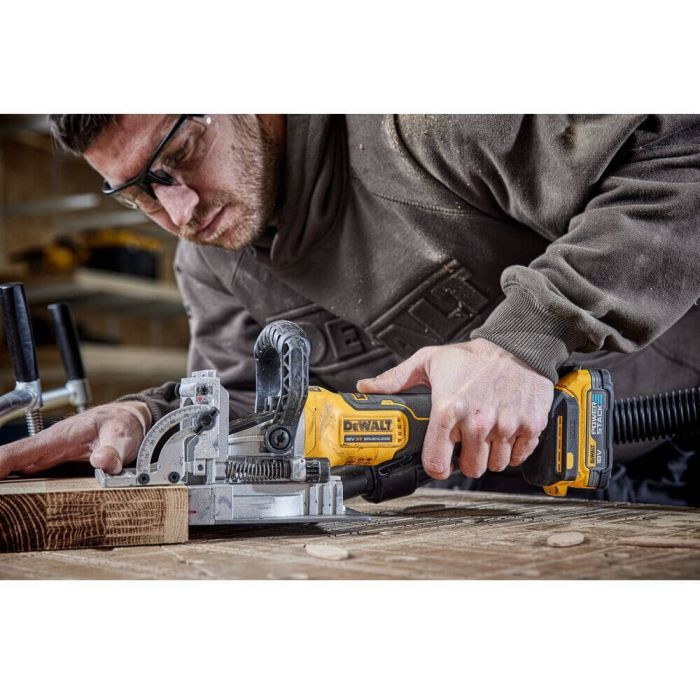 Фрезер DeWALT ламельный, XR Li-Ion 18 В, 8000 об/мин, фрезы 102 мм, TSTAK (без АКБ та ЗП) (DCW682NT) изображение 10