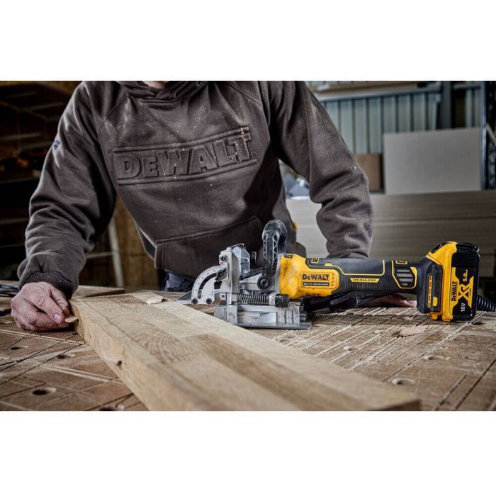 Фрезер DeWALT ламельный, XR Li-Ion 18 В, 8000 об/мин, фрезы 102 мм, TSTAK (без АКБ та ЗП) (DCW682NT) изображение 11