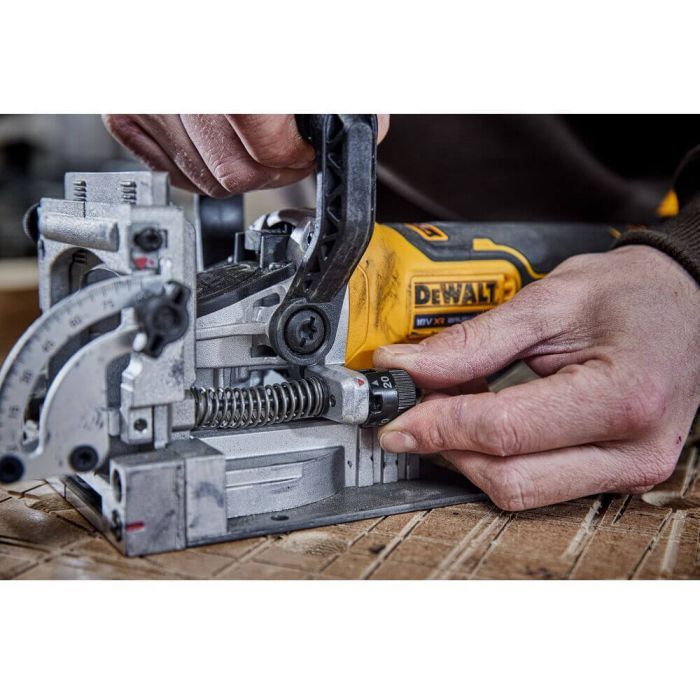 Фрезер DeWALT ламельный, XR Li-Ion 18 В, 8000 об/мин, фрезы 102 мм, TSTAK (без АКБ та ЗП) (DCW682NT) изображение 12