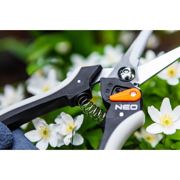 Секатор Neo Tools плоскостной, d реза 6мм, 210мм, 184г (15-208) изображение 4