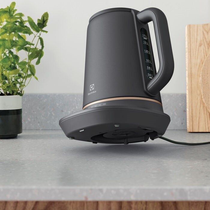 Электрочайник Electrolux E7K1-6BP изображение 3