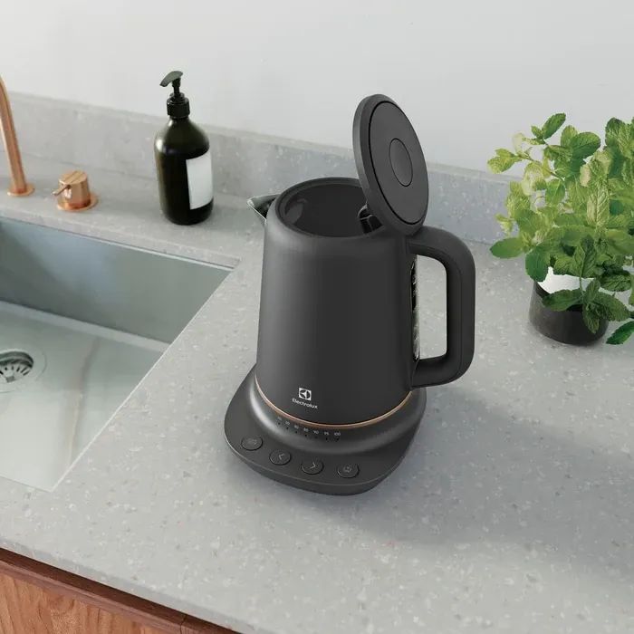 Электрочайник Electrolux E7K1-6BP изображение 5