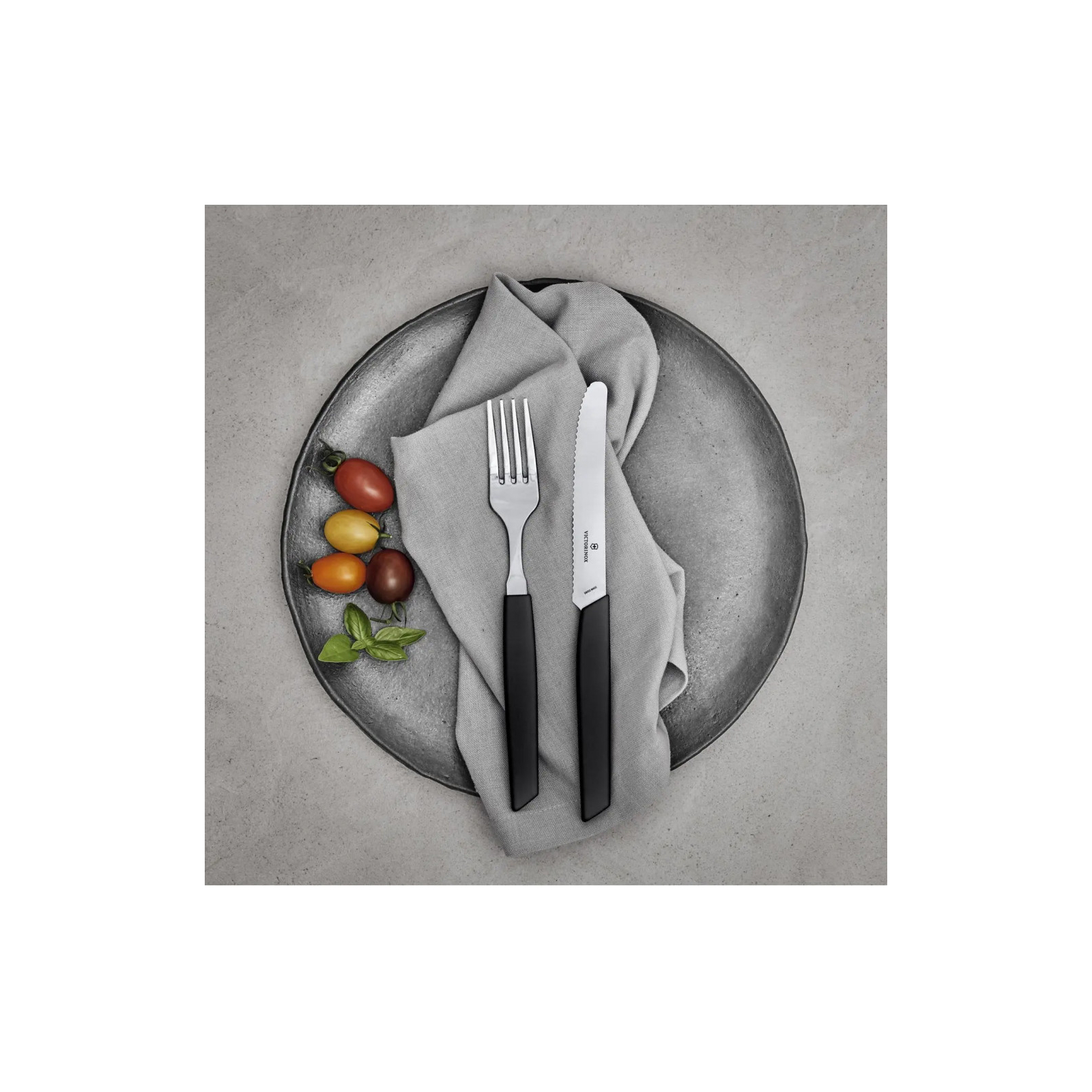Кухонный нож Victorinox Swiss Modern TomatoSausage 11см Black (6.9003.11W) изображение 3