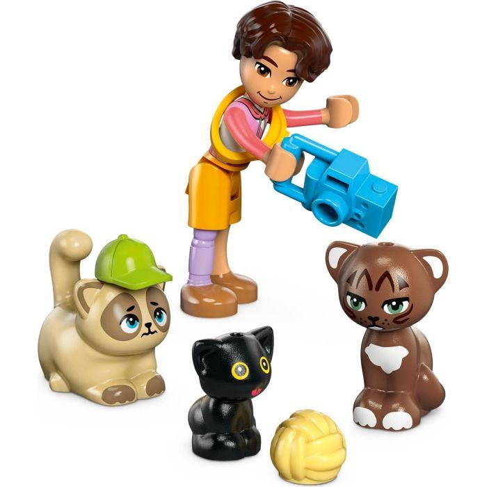 Конструктор LEGO Friends Хартлейк-Сити. Квартиры и магазины (42670) изображение 4