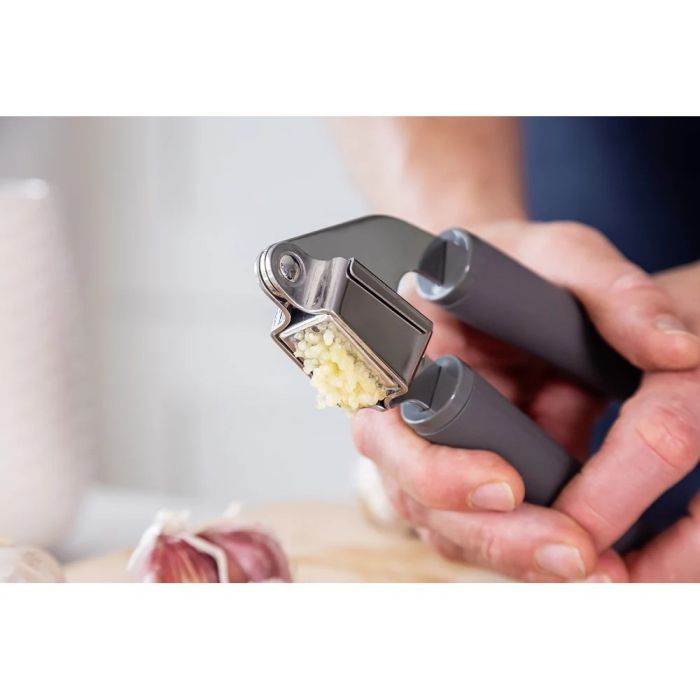 Прес для часнику KitchenAid Coreline 19 см сірий (KAS132OHCGG) зображення 10
