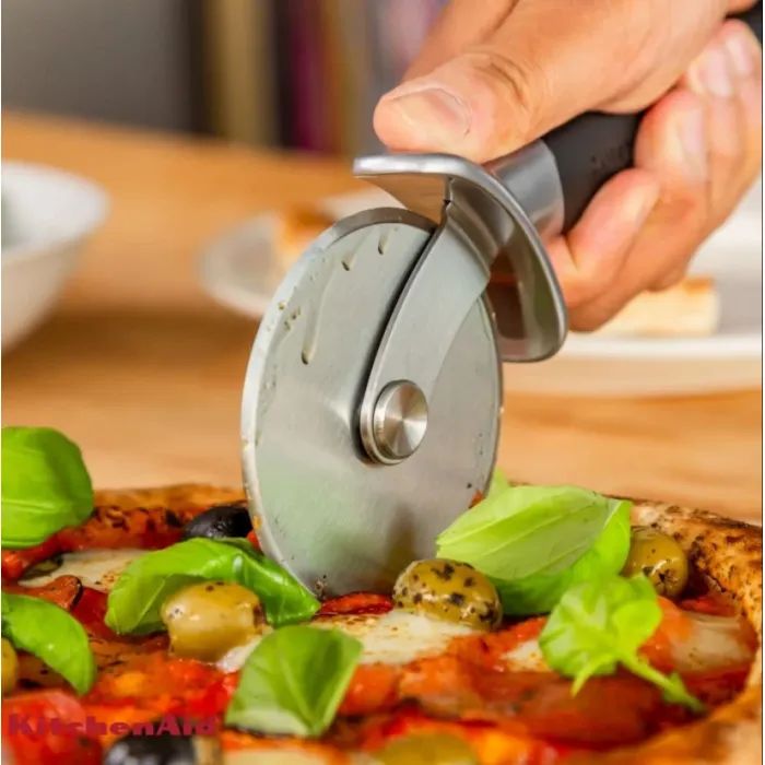 Нож для пиццы KitchenAid Classic 24 см чорний (KHH113OHOBEG) изображение 4