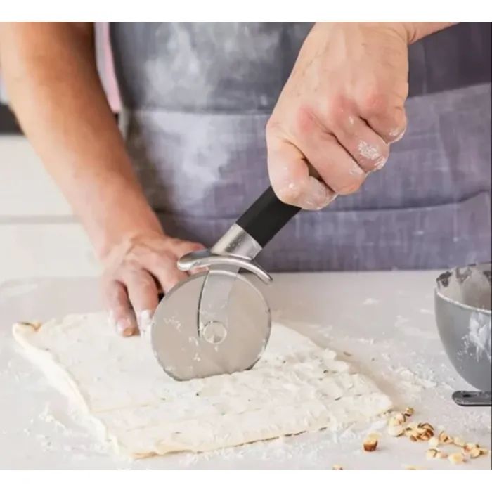 Нож для пиццы KitchenAid Classic 24 см чорний (KHH113OHOBEG) изображение 5