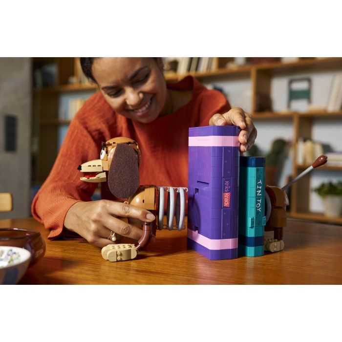 Конструктор LEGO Disney Pixar Книжные подставки «Собачка Спиралька» из «Истории игрушек» (43301) изображение 11