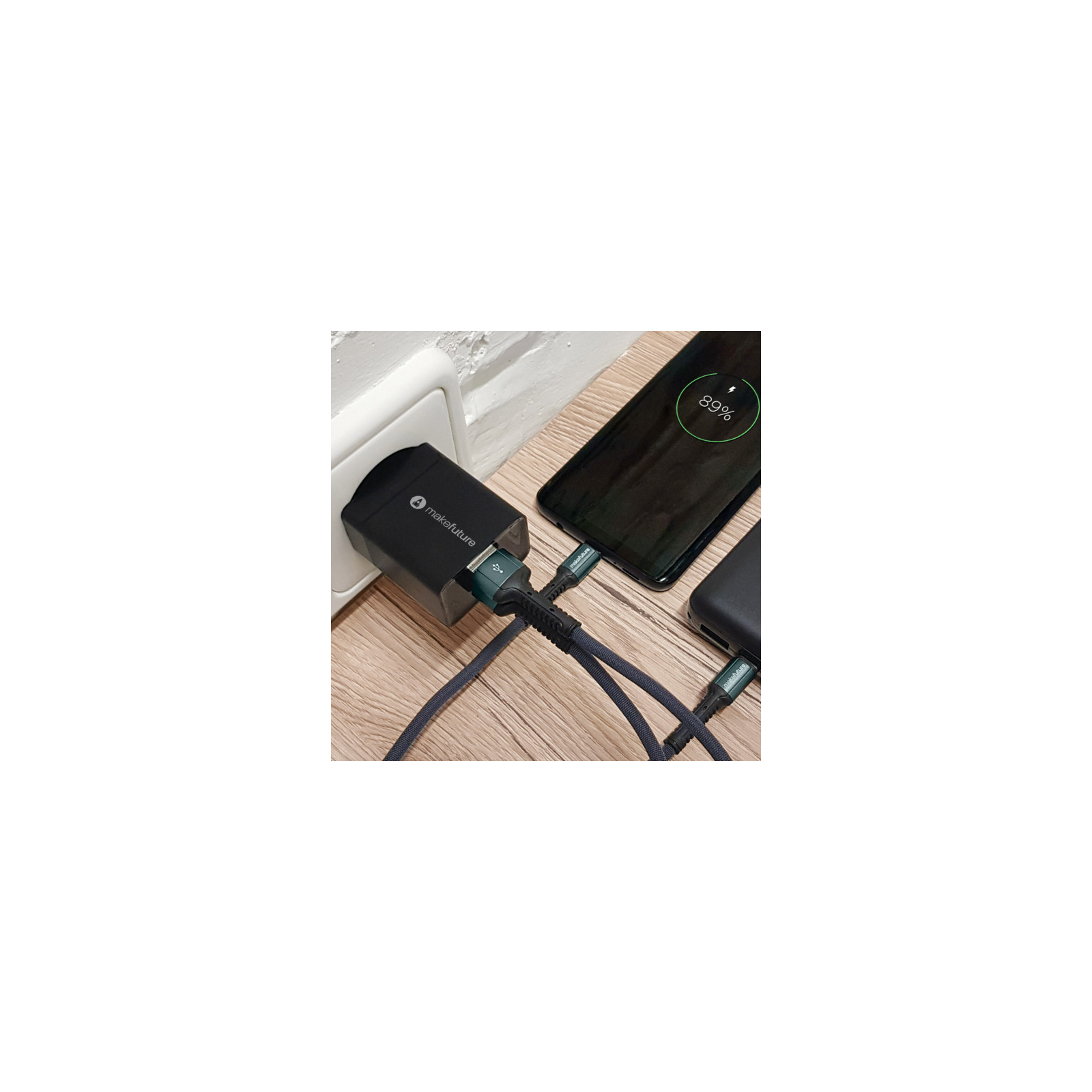 Зарядное устройство MakeFuture 2.4A 2USB Auto-ID Black (MCW-22BK) изображение 3