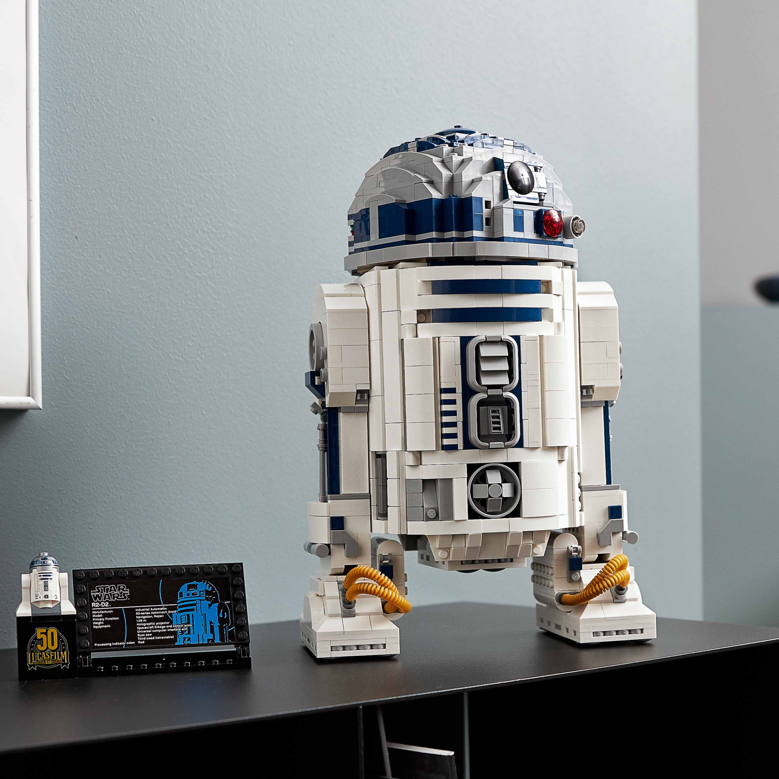 Конструктор LEGO Star Wars R2-D2 2314 деталей (75308) изображение 9