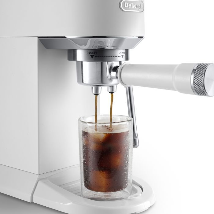 Рожковая кофеварка эспрессо DeLonghi EC 890.WI изображение 6