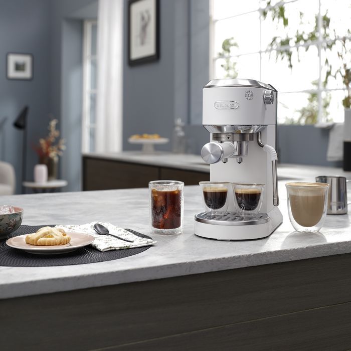 Рожковая кофеварка эспрессо DeLonghi EC 890.WI изображение 8