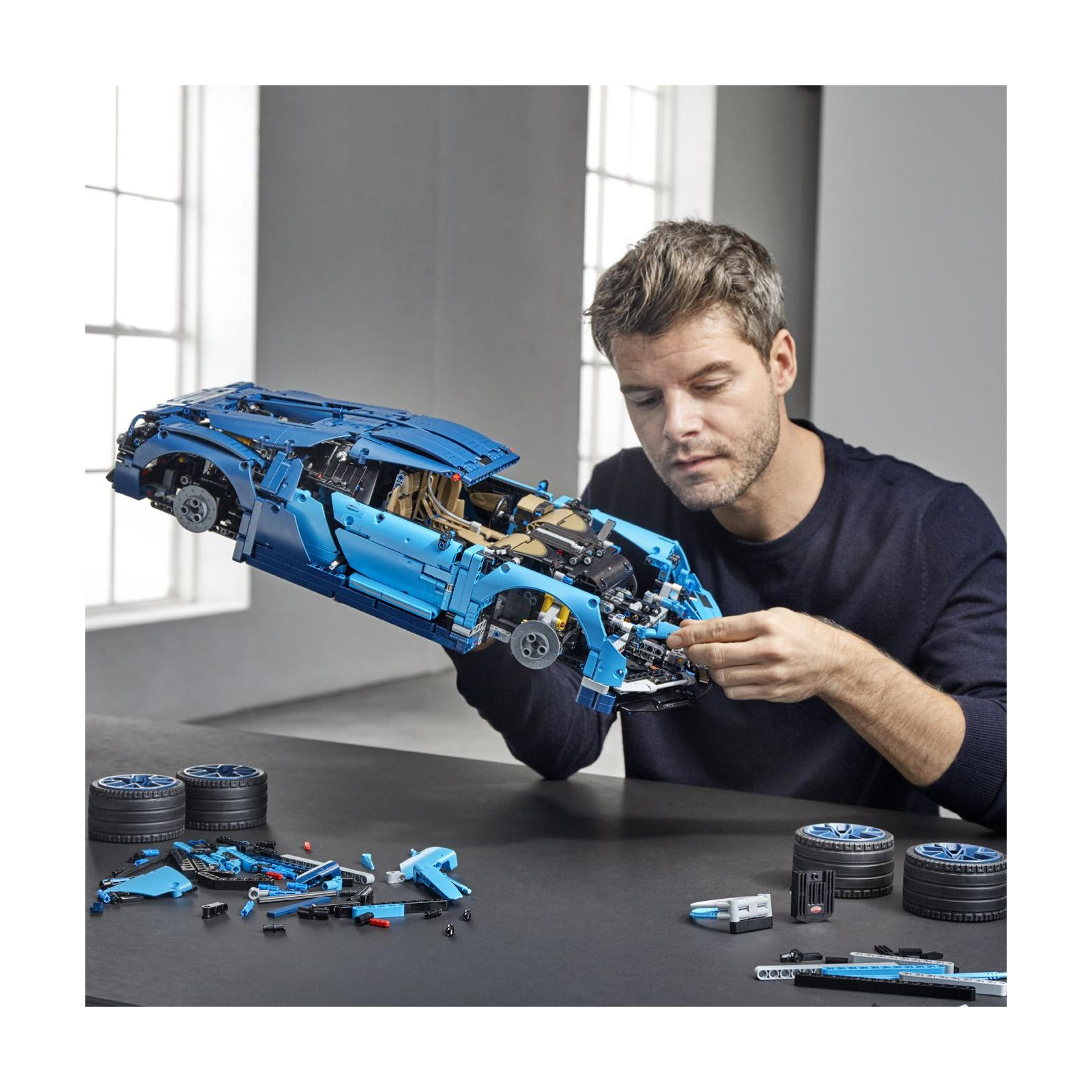 Конструктор LEGO Автомобіль Bugatti Chiron (42083) зображення 5