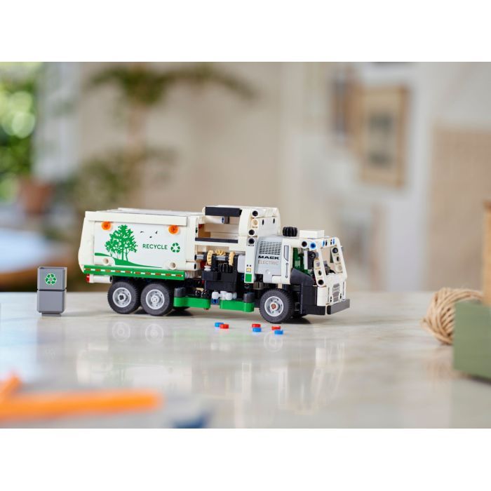Конструктор LEGO Technic Сміттєвоз Mack LR Electric 503 деталей (42167) зображення 10