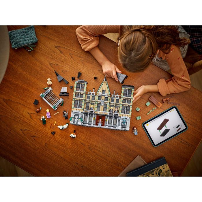 Конструктор LEGO Harry Potter Поместье семьи Мелфой (76453) изображение 10
