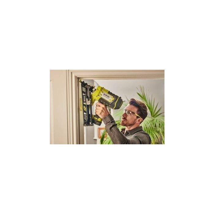 Цвяхозабивач Ryobi ONE+ R15GN18-0 18V, цвяхи 24-64мм, 3.1кг (без АКБ та ЗП) (5133005297) зображення 6 Цвяхозабивач Ryobi ONE+ R15GN18-0 18V, цвяхи 24-64мм, 3.1кг (без АКБ та ЗП) (5133005297) зображення 6